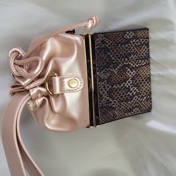 Snakeskin Print Pink cube Clutch purse wrist strap - Picture 10 of 15